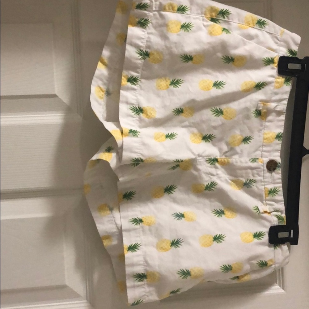 Pineapple print shorts old navy size 4